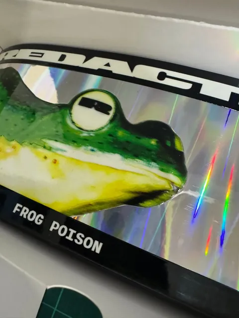 เว้นพื้นวัสดุให้ประกาย Hologram